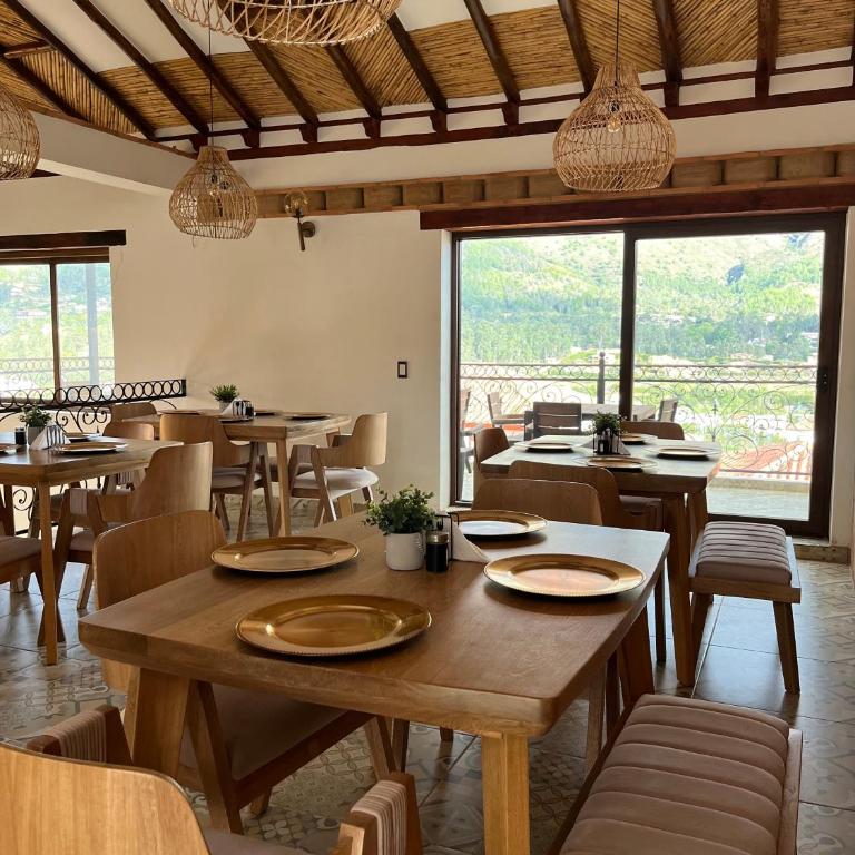 Hotel Vista Montaña - Quadruple Room with Mountain View - 5