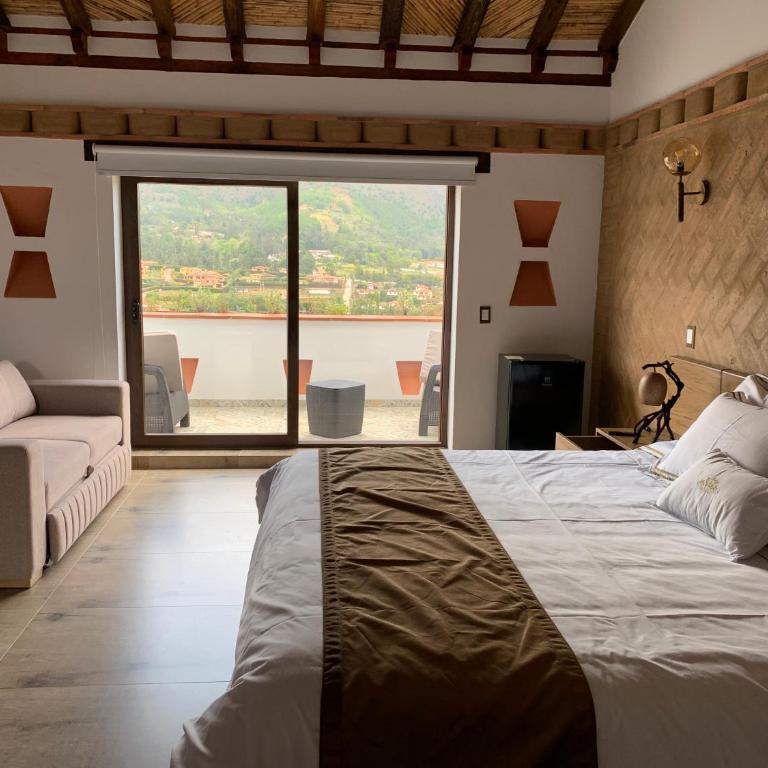 Hotel Vista Montaña - Quadruple Room with Mountain View - 9