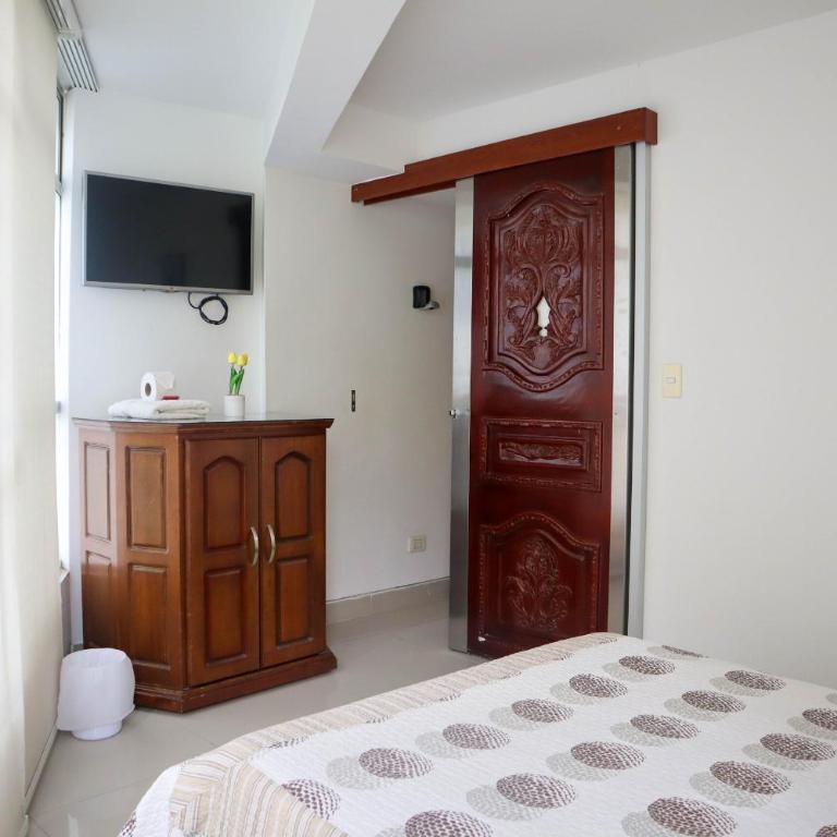 Hospedaje 11-11 - Habitación Doble con baño compartido - 9