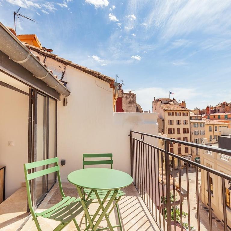 Apartment with rooftop view of Halles - One-Bedroom Apartment - 4