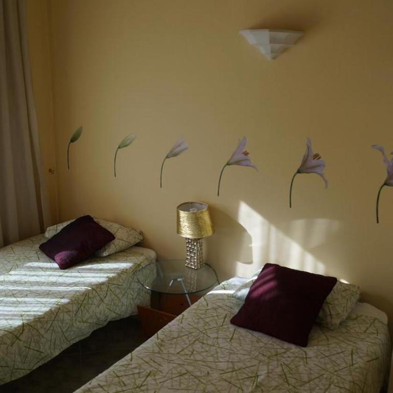 GOOD APARTMENTS gran via 3 bedrooms - Three-Bedroom Apartment Suite - 4