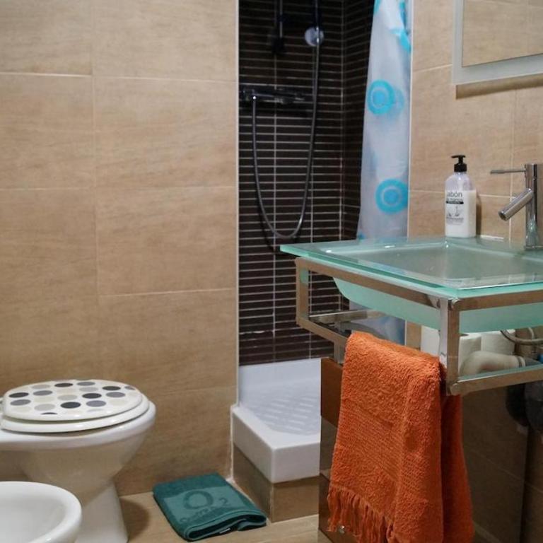 GOOD APARTMENTS gran via 3 bedrooms - Three-Bedroom Apartment Suite - 2