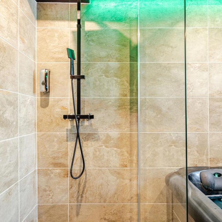 Secret SPA Jacuzzi & Cinema - Apartamento de 1 dormitorio - 10