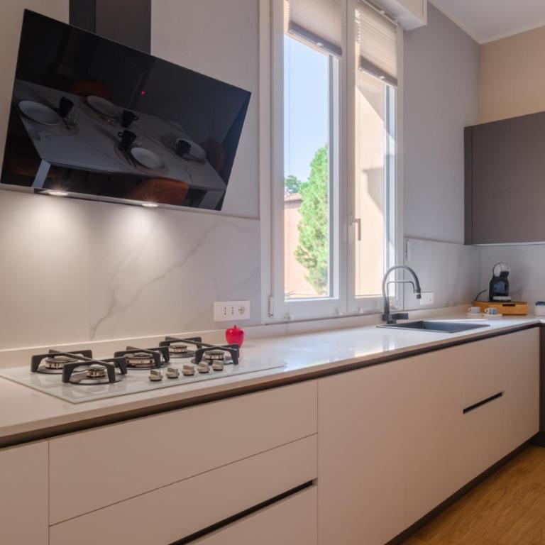Free Parking In Centro - Suite Home San Vitale - Appartamento con 2 Camere da Letto - 5