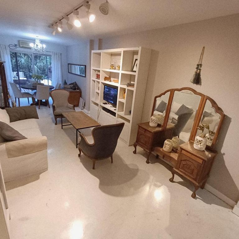 Hermoso 4 ambientes con jardin en Recoleta - Barrio Norte - Apartamento de 1 dormitorio - 1