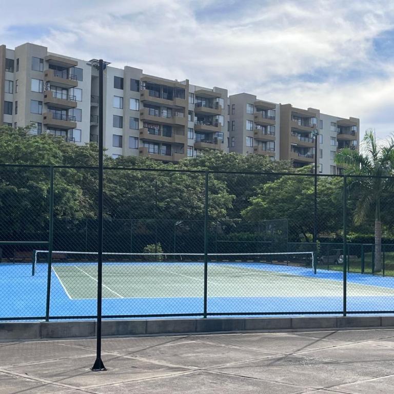 Relax en Ricaurte, Jacuzzi privado, 94 Mts - Apartamento de 3 dormitorios - 32