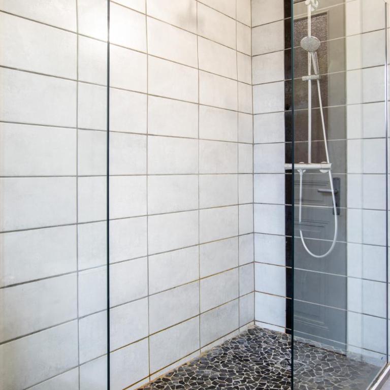 Hollywood Night-Jacuzzi & Private Movie Theater - One-Bedroom Apartment - 30