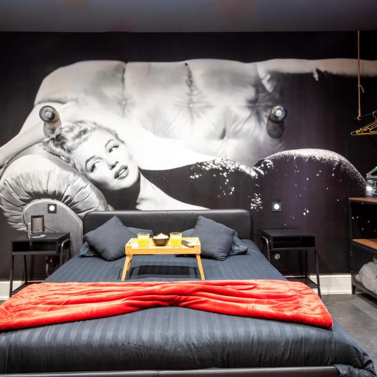 Hollywood Night-Jacuzzi & Private Movie Theater - One-Bedroom Apartment - 21