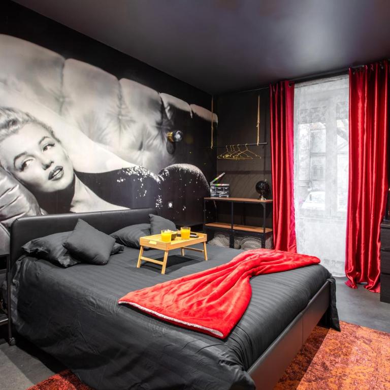 Hollywood Night-Jacuzzi & Private Movie Theater - One-Bedroom Apartment - 23