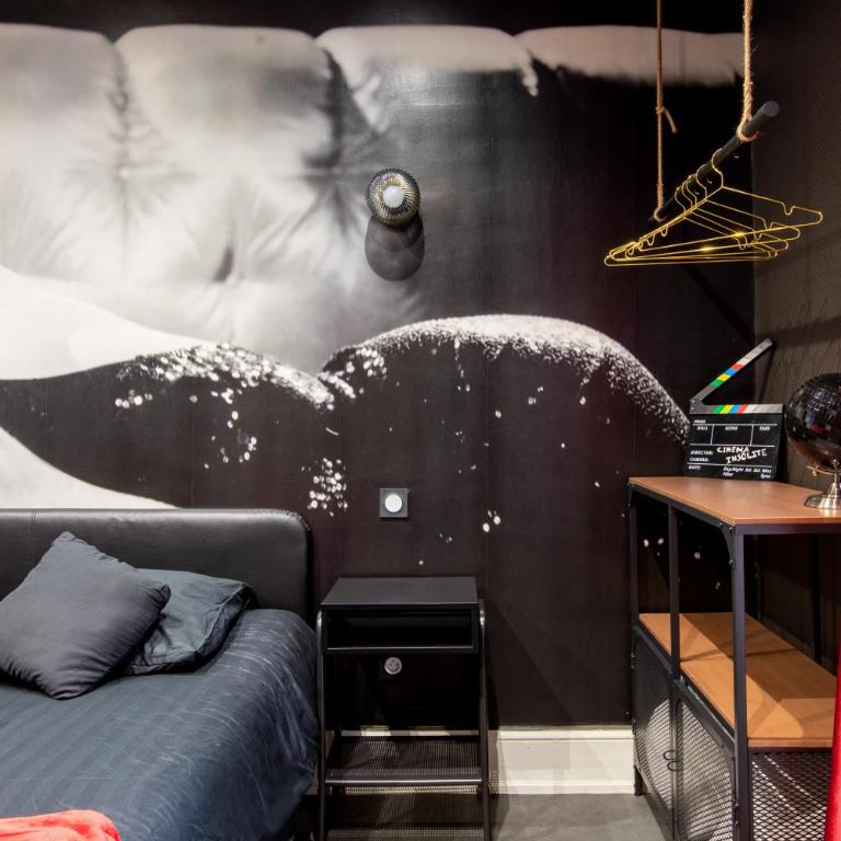Hollywood Night-Jacuzzi & Private Movie Theater - One-Bedroom Apartment - 22