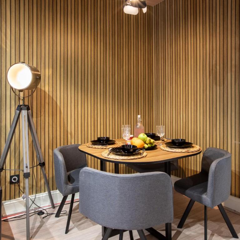 Hollywood Night-Jacuzzi & Private Movie Theater - One-Bedroom Apartment - 10