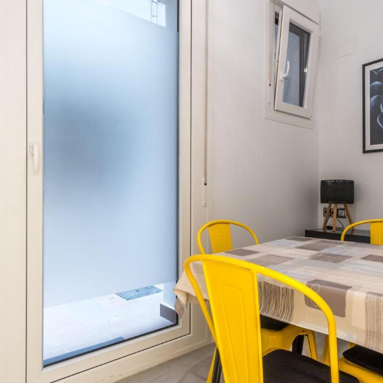 2 Bedrooms 2 Bathrooms - Modern and Cozy- Imperial - Apartment - 28