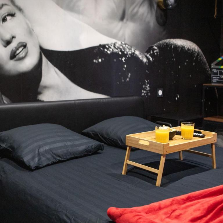 Hollywood Night-Jacuzzi & Private Movie Theater - One-Bedroom Apartment - 25
