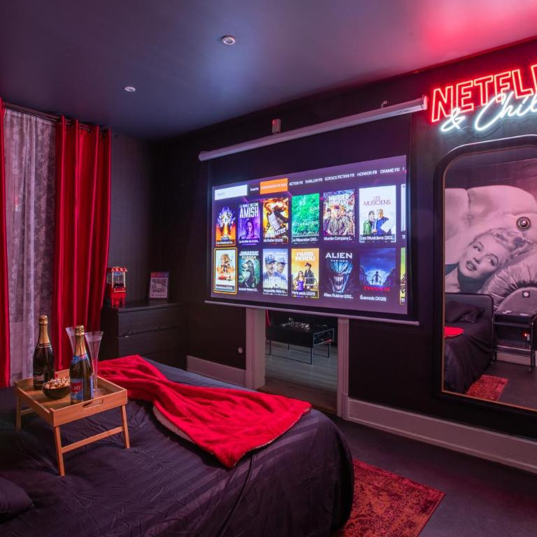 Hollywood Night-Jacuzzi & Private Movie Theater - One-Bedroom Apartment - 1