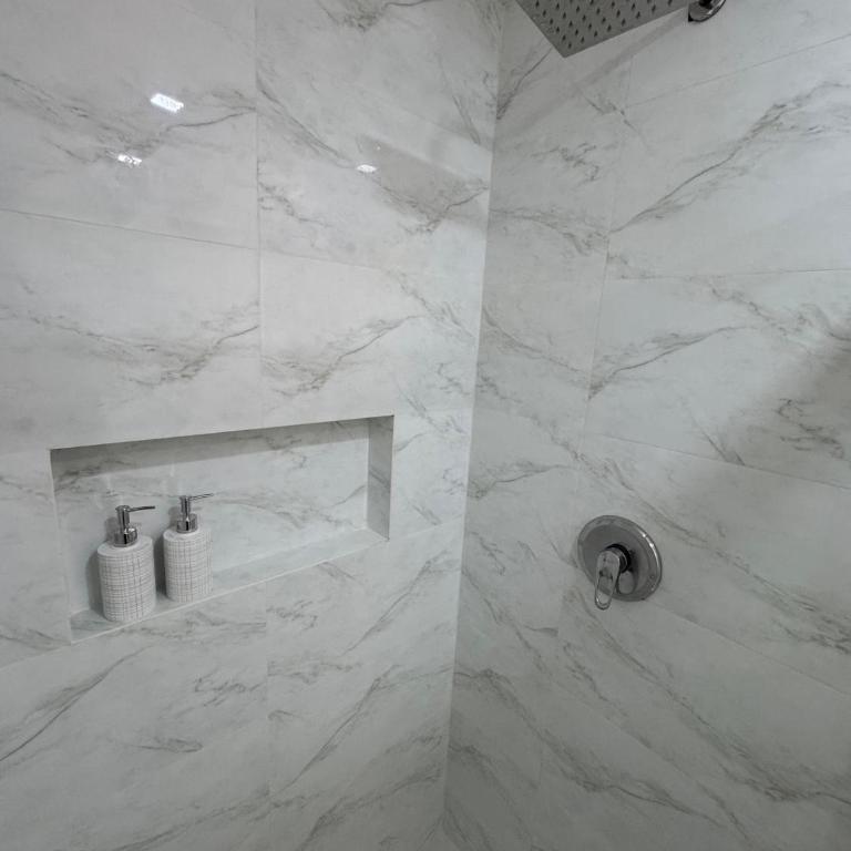 Suite 910 - One-Bedroom Apartment - 10