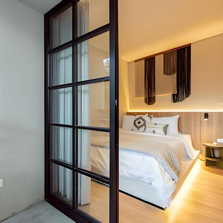 Casa Fiora Oasis - Three-Bedroom Premium Apartment with Balcony - 47