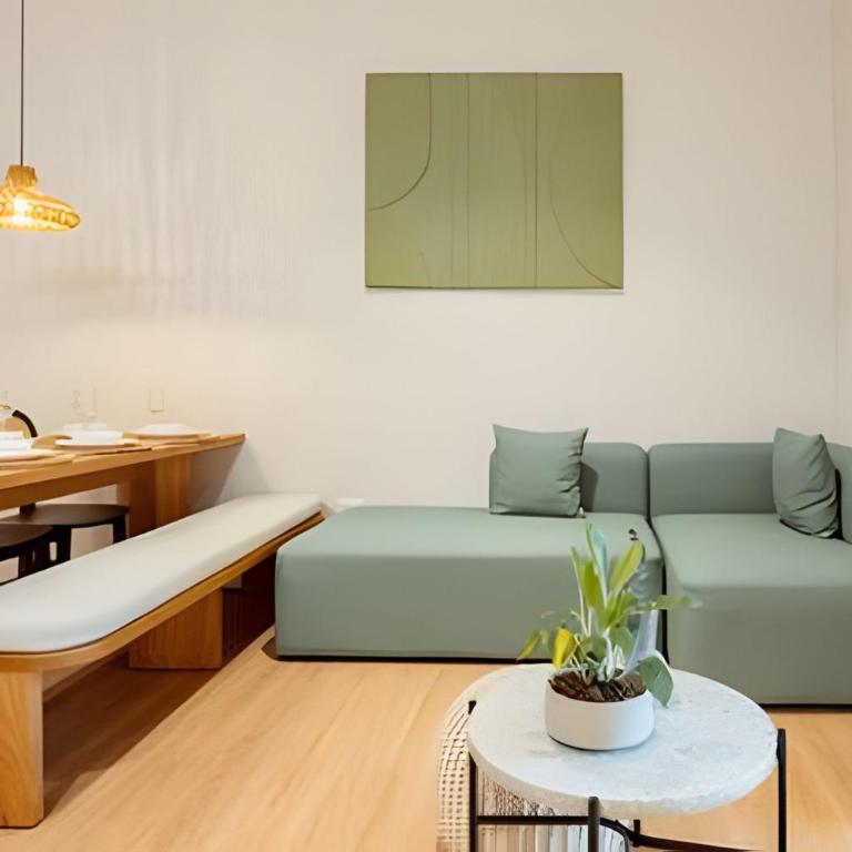 Casa Fiora Oasis - Three-Bedroom Premium Apartment with Balcony - 55