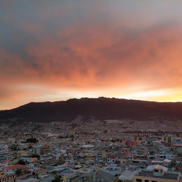 Departamento con vista al Cotopaxi y a la Ciudad LINKA - Apartamento de 2 dormitorios con vistas a la ciudad - 2