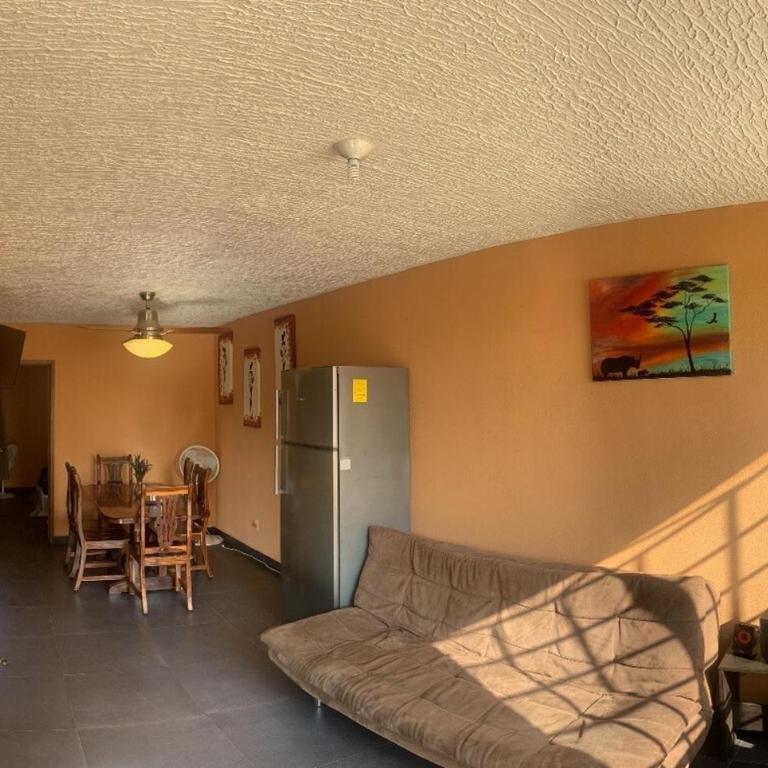 Entire House in a Beautiful Private Subdivision - Casa de 3 dormitorios - 9