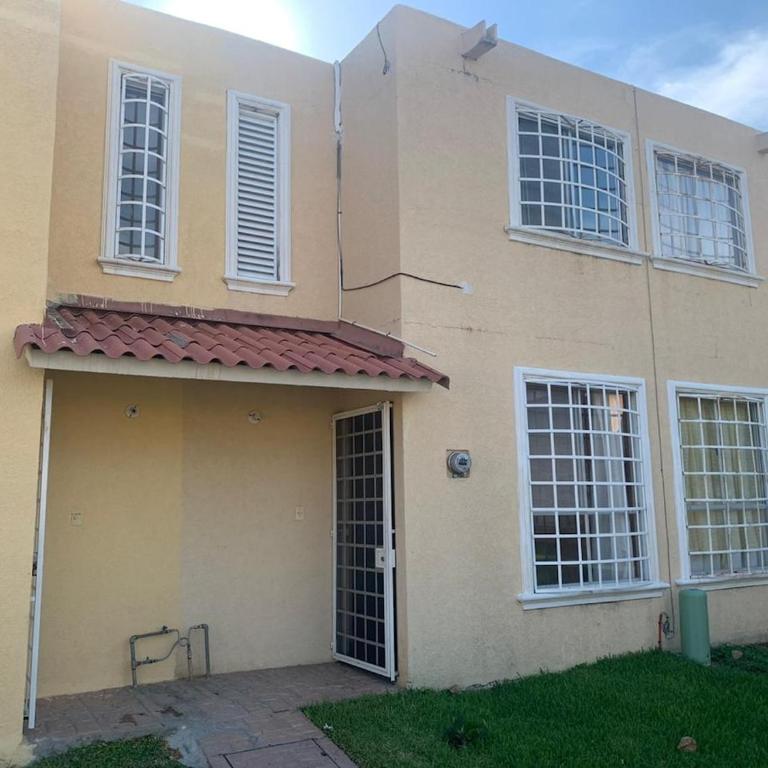 Entire House in a Beautiful Private Subdivision - Casa de 3 dormitorios - 13