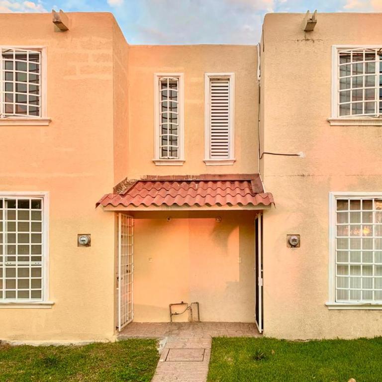 Entire House in a Beautiful Private Subdivision - Casa de 3 dormitorios - 6