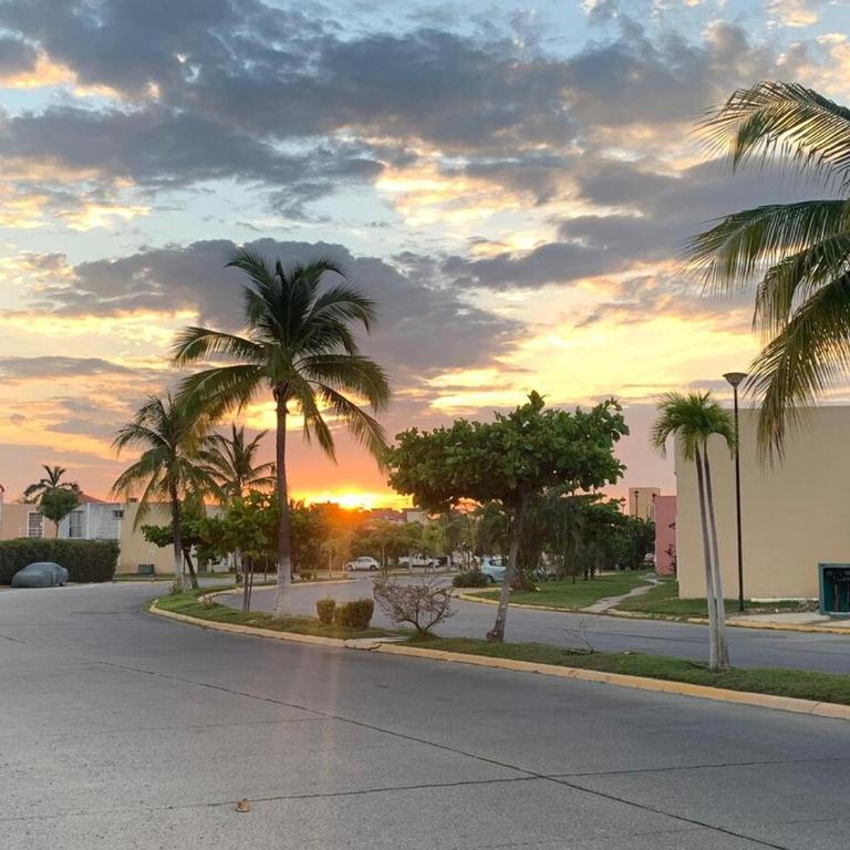 Entire House in a Beautiful Private Subdivision - Casa de 3 dormitorios - 22