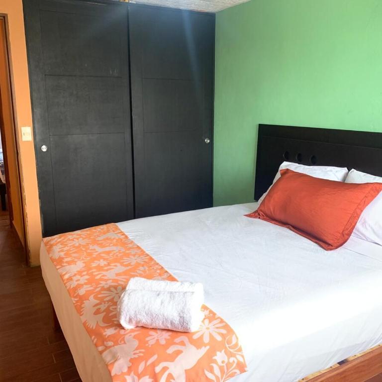 Entire House in a Beautiful Private Subdivision - Casa de 3 dormitorios - 25