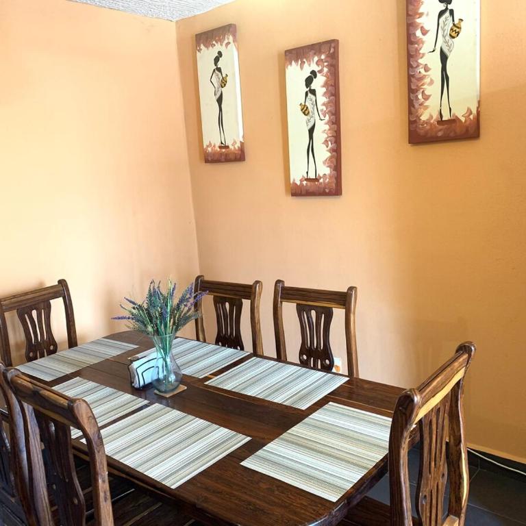 Entire House in a Beautiful Private Subdivision - Casa de 3 dormitorios - 30
