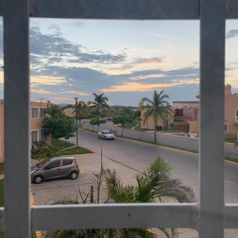 Entire House in a Beautiful Private Subdivision - Casa de 3 dormitorios - 42
