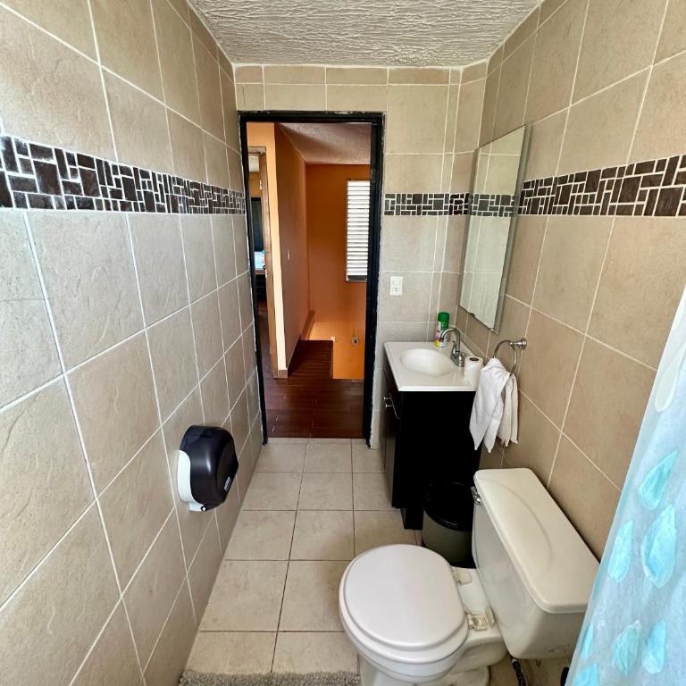 Entire House in a Beautiful Private Subdivision - Casa de 3 dormitorios - 46
