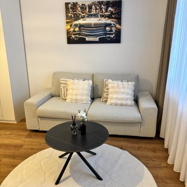 Modern City Apartment 3 - One-Bedroom Apartment - 12