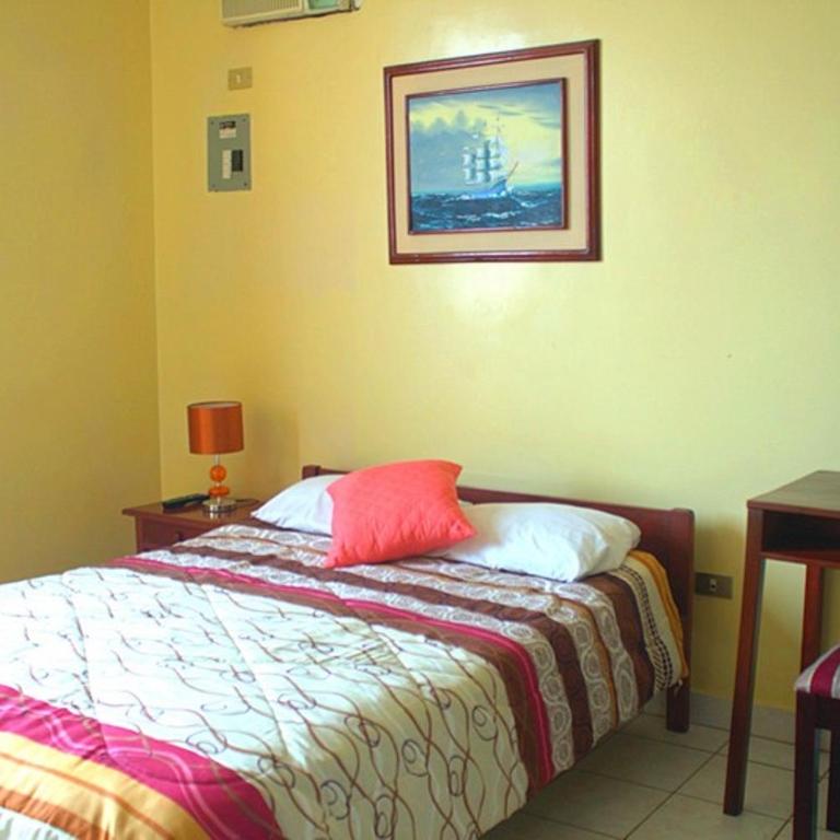 Hotel-Suites Costa de Oro - Single Room with Private Bathroom - 1