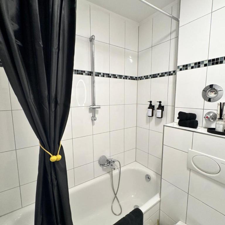 Modern City Apartment 3 - One-Bedroom Apartment - 14