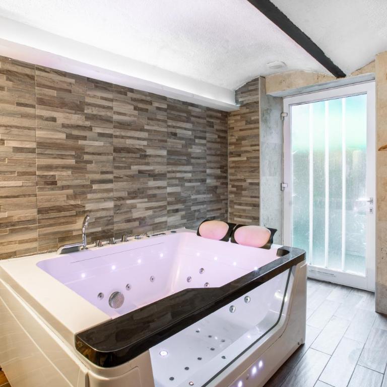Zenora Loft Hot Tub & Arcade in Downtown - Appartamento con 2 Camere da Letto - 6