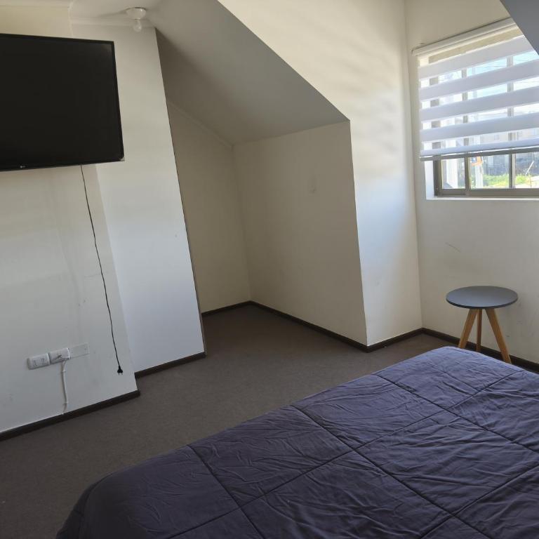 Casa con estacionamiento linares - Three-Bedroom House - 23