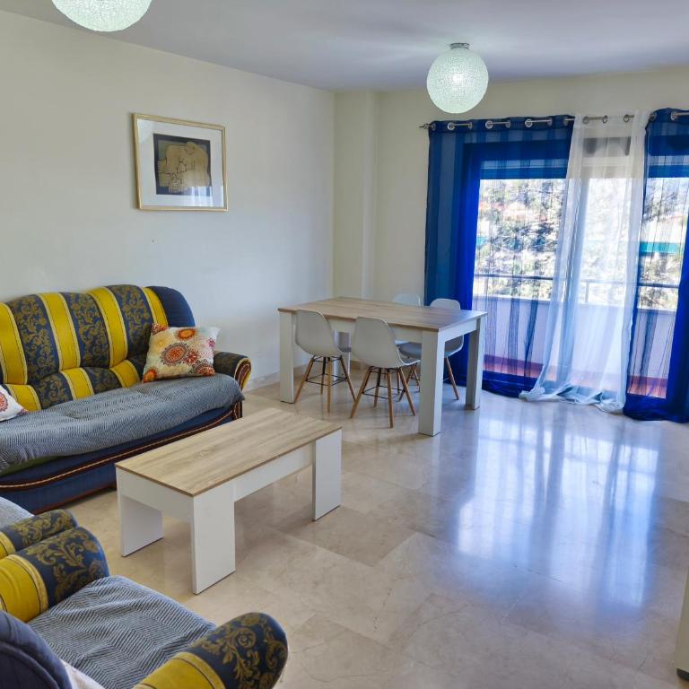 Fastástico 1-4 Huesped Torre del Mar 2 Dorm - Apartamento de 2 dormitorios - 4