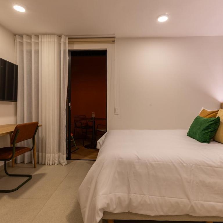 201 Stylish Retreat in Laureles Area Terrace AC - One-Bedroom Apartment - 8