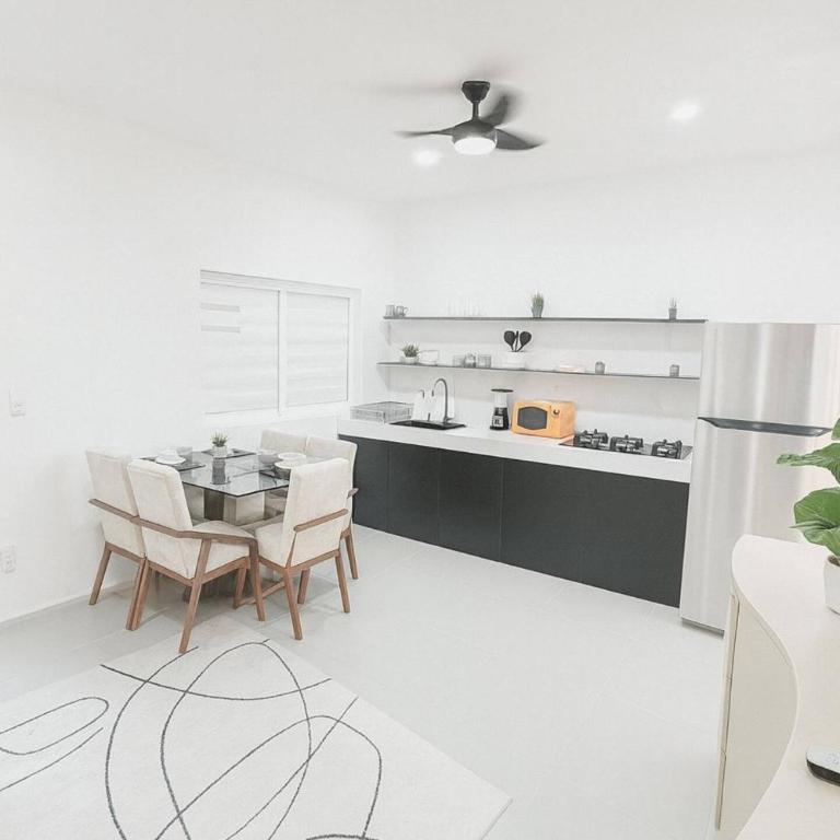 Stylish 2BR Retreat Near Beaches & Downtown PV - Apartamento - 9