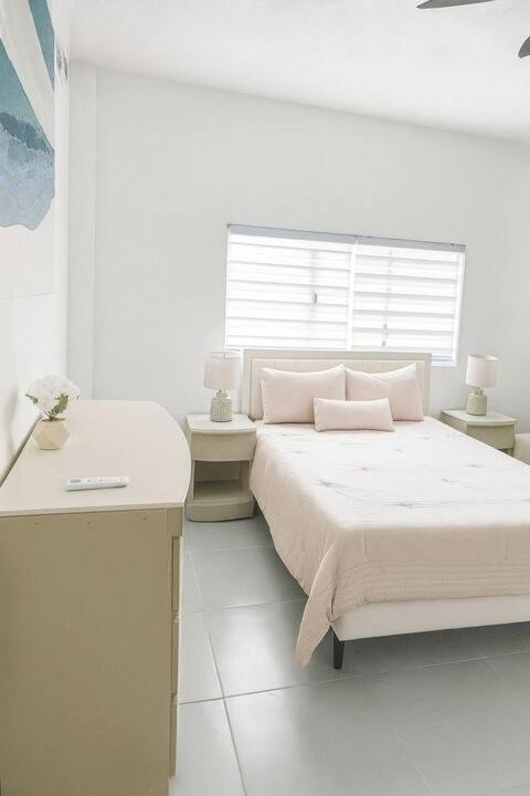 Stylish 2BR Retreat Near Beaches & Downtown PV - Apartamento - 14