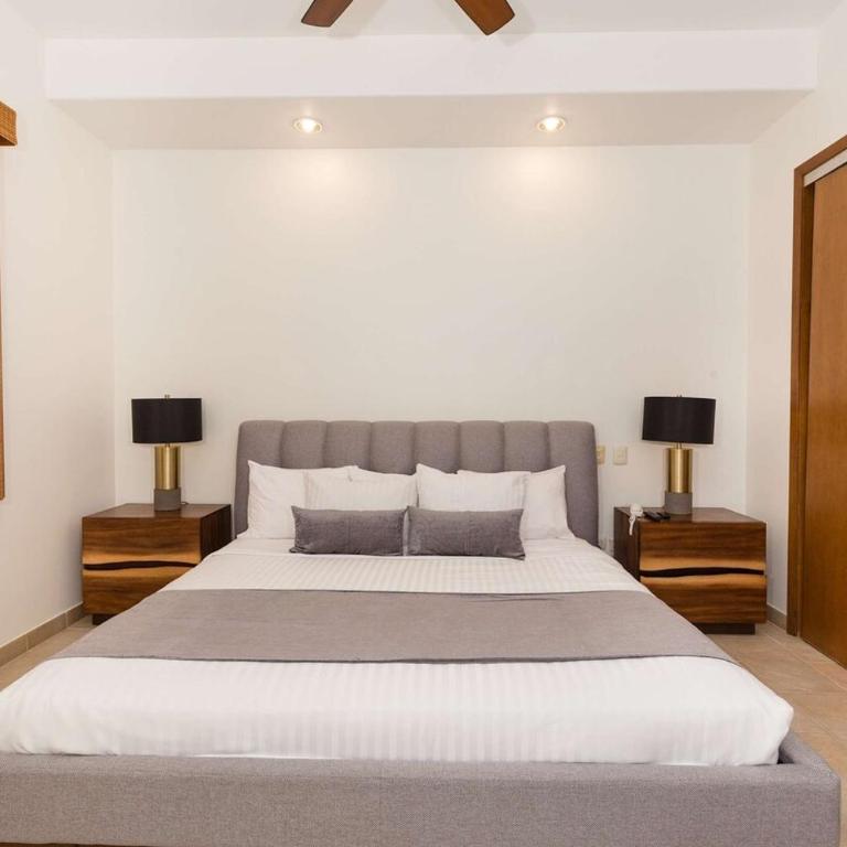 Las Palomas Cortez 805 Luxury Beachfront 1BR, 1BA for 4 - One-Bedroom Apartment - Oceanfront - 5