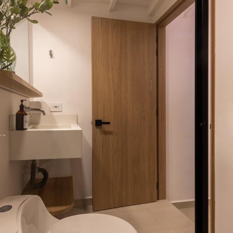 301 Live Local Balcony Loft in Vibrant Laureles area - One-Bedroom Apartment - 28