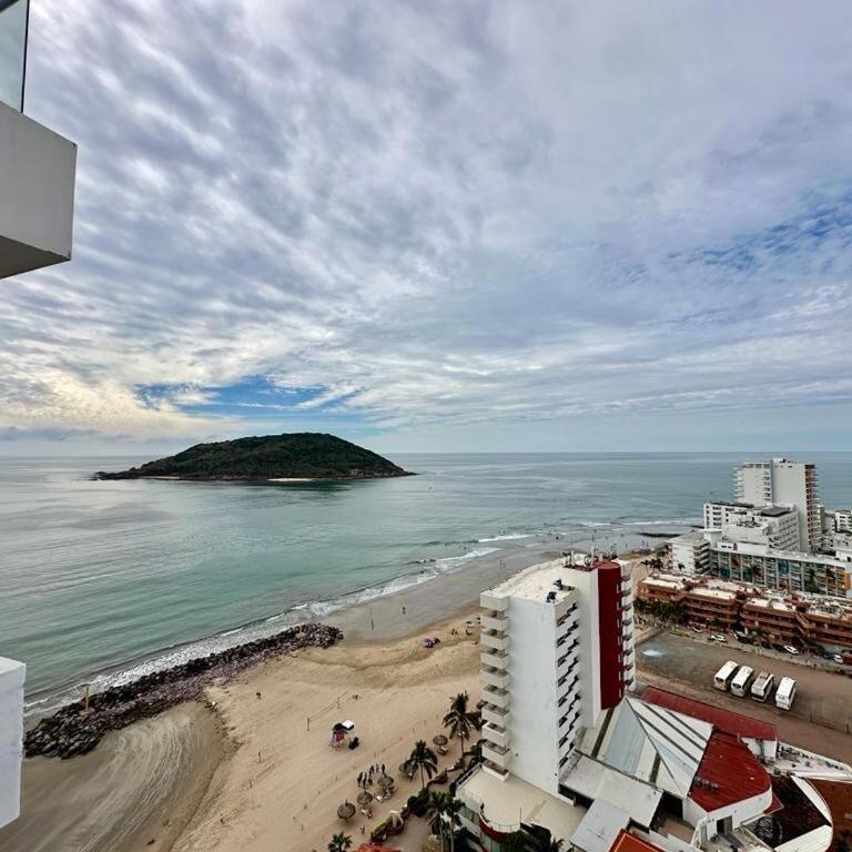 Departamento a pie de Playa, en Zona DORADA, Mazatlan - Apartment - 11