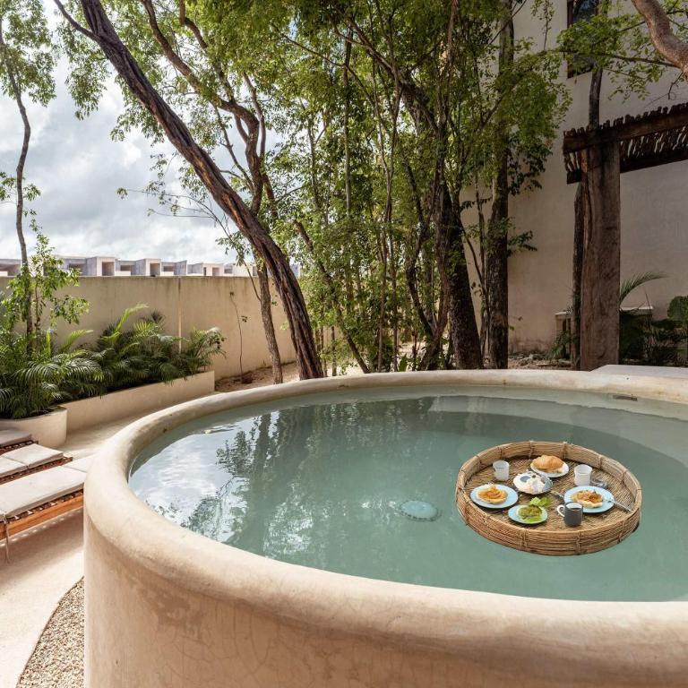 Luxe Ground-Floor 3BR Jungle Retreat with Plunge Pool - Apartamento - 16