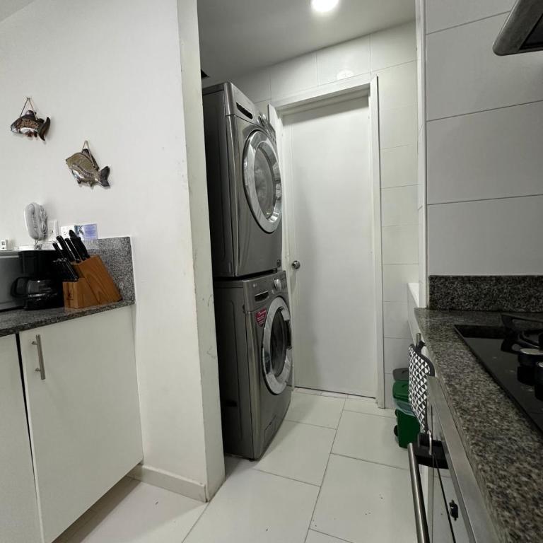 Exclusivo Apartamento con playa y piscinas Morros Cartagena - Two-Bedroom Apartment with Balcony and Sea View - 13