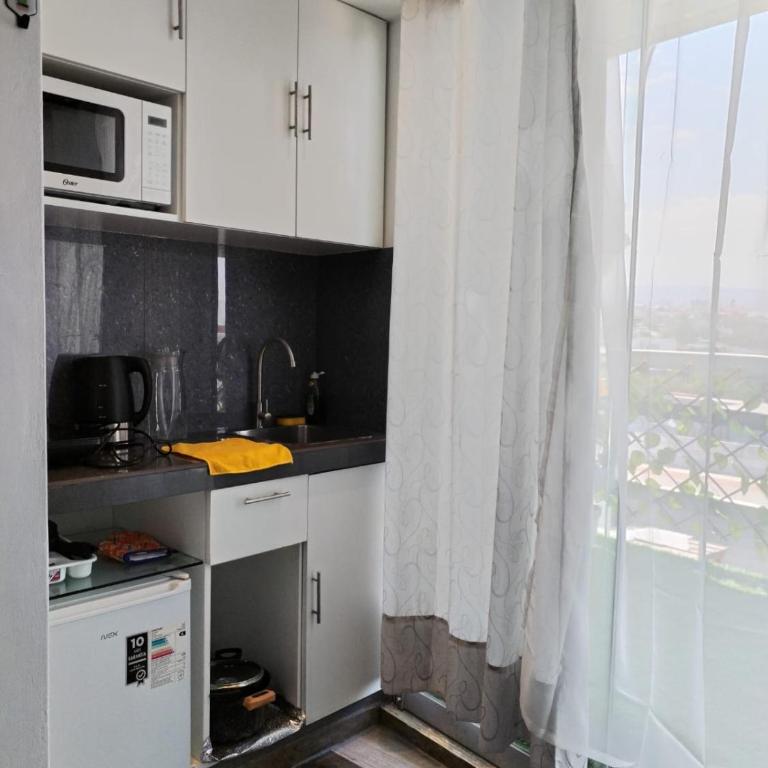 Estudio Funcional con Cama Queen, Cocina y Terraza - Apartamento de 1 dormitorio - 2