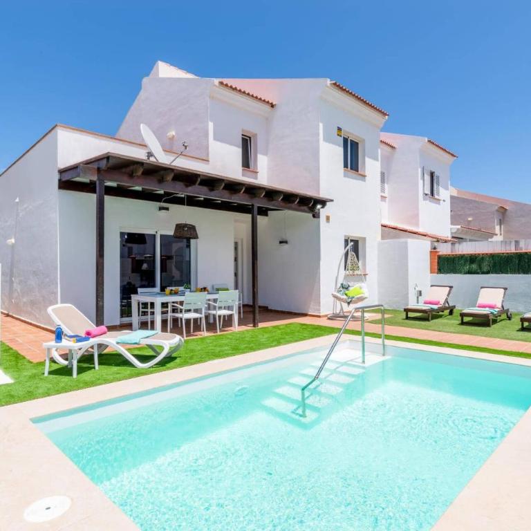 Villa Enrique by Villa Plus - Villa - 1