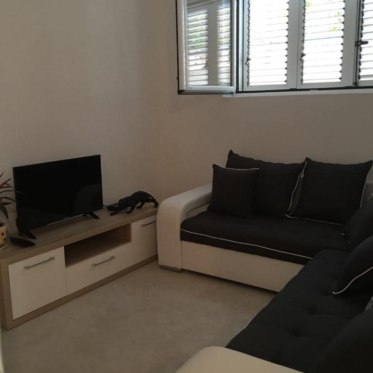 Apartments Savić - One-Bedroom Apartment with Patio - 12