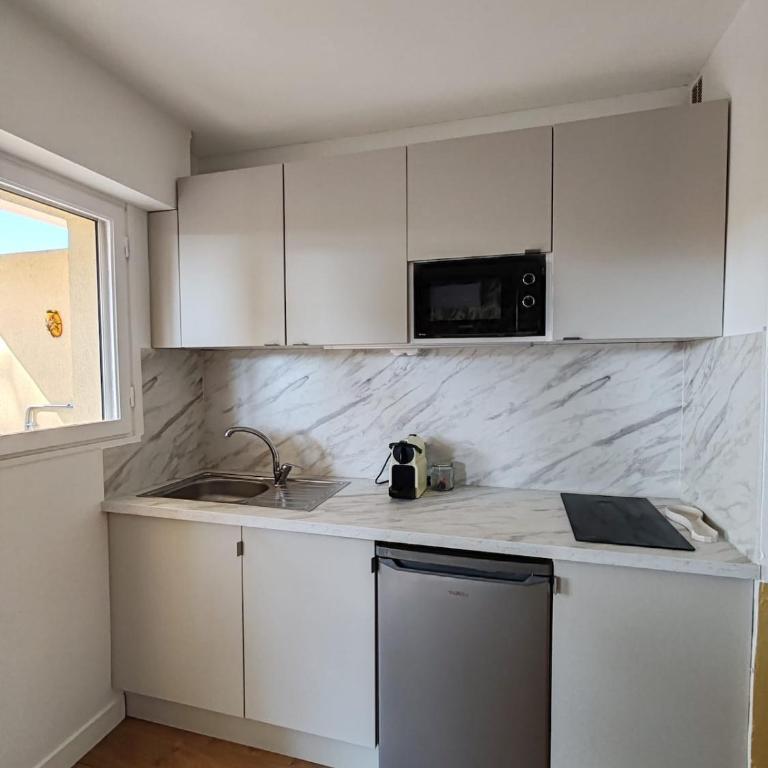 Studio avec coin nuit climatisé avec grande terrasse et parking au pied de la Marina et de la plage de Fréjus - Appartement 1 Chambre - 9