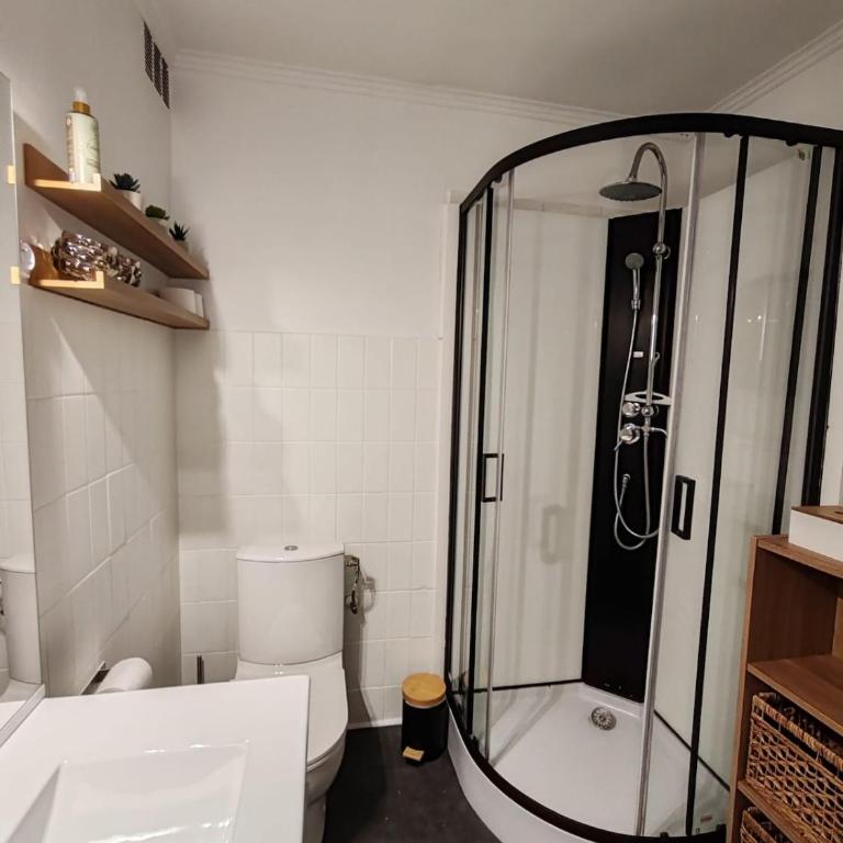 Studio avec coin nuit climatisé avec grande terrasse et parking au pied de la Marina et de la plage de Fréjus - Appartement 1 Chambre - 10