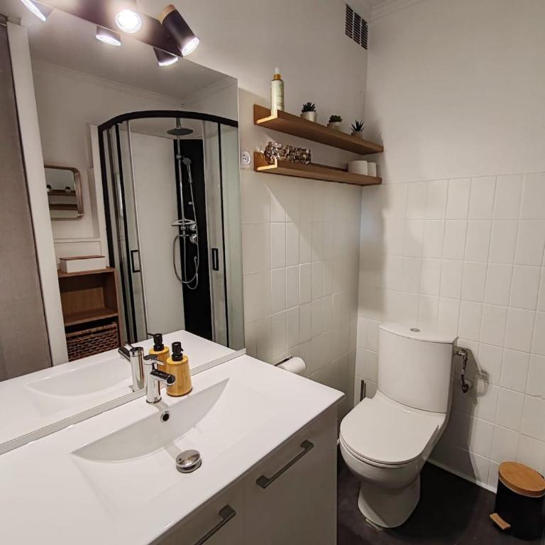 Studio avec coin nuit climatisé avec grande terrasse et parking au pied de la Marina et de la plage de Fréjus - Appartement 1 Chambre - 11